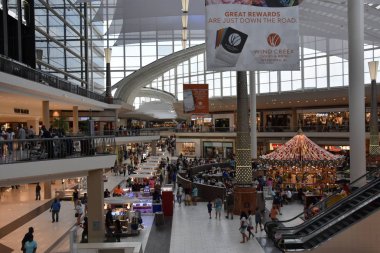 Birmingham, Alabama - Temmuz 24: Riverchase Galleria alışveriş merkezi Birmingham, Alabama, 24 Temmuz 2018 üzerinde görüldüğü gibi. Büyük bir lüks, süper bölgesel alışveriş merkezi olduğunu.