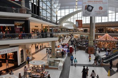 Birmingham, Alabama - Temmuz 24: Riverchase Galleria alışveriş merkezi Birmingham, Alabama, 24 Temmuz 2018 üzerinde görüldüğü gibi. Büyük bir lüks, süper bölgesel alışveriş merkezi olduğunu.