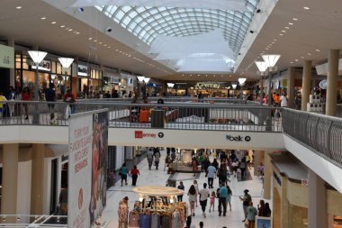 Birmingham, Alabama - Temmuz 24: Riverchase Galleria alışveriş merkezi Birmingham, Alabama, 24 Temmuz 2018 üzerinde görüldüğü gibi. Büyük bir lüks, süper bölgesel alışveriş merkezi olduğunu.