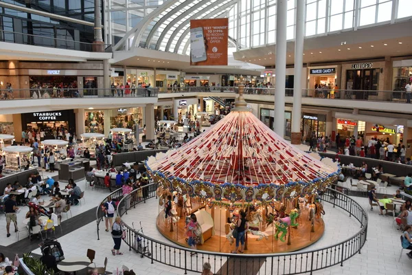 Birmingham, Alabama - Temmuz 24: Riverchase Galleria alışveriş merkezi Birmingham, Alabama, 24 Temmuz 2018 üzerinde görüldüğü gibi. Büyük bir lüks, süper bölgesel alışveriş merkezi olduğunu.