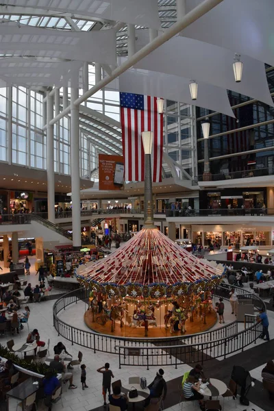 Birmingham, Alabama - Temmuz 24: Riverchase Galleria alışveriş merkezi Birmingham, Alabama, 24 Temmuz 2018 üzerinde görüldüğü gibi. Büyük bir lüks, süper bölgesel alışveriş merkezi olduğunu.