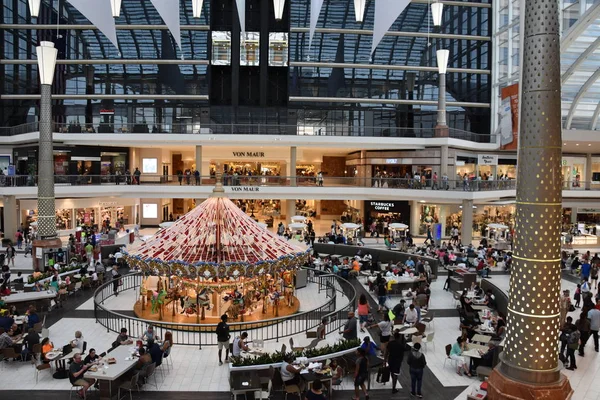 Birmingham, Alabama - Temmuz 24: Riverchase Galleria alışveriş merkezi Birmingham, Alabama, 24 Temmuz 2018 üzerinde görüldüğü gibi. Büyük bir lüks, süper bölgesel alışveriş merkezi olduğunu.