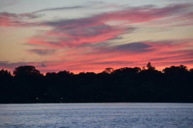 Minnesota 'daki Calhoun Gölü' nde gün batımı