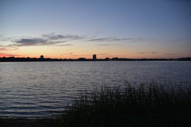 Minnesota 'daki Calhoun Gölü' nde gün batımı