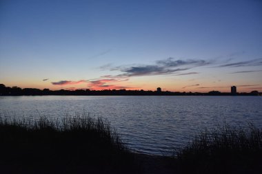 Minnesota 'daki Calhoun Gölü' nde gün batımı