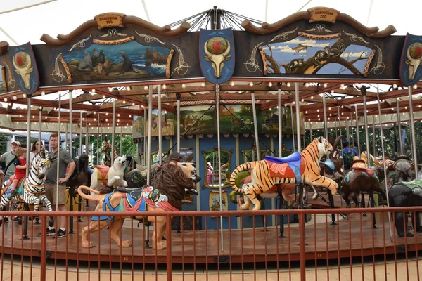 BIRMINGHAM, AL - 22 Temmuz 2017 'de Birmingham Hayvanat Bahçesi' nde görülen Atlıkarınca.