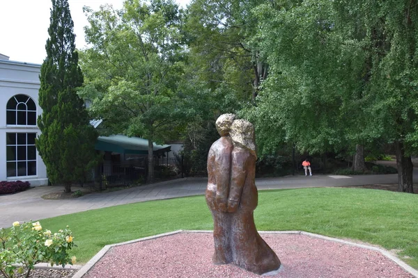 23 Temmuz 2017 'de Alabama' da Birmingham Botanik Bahçeleri 'nde görüldü.. 