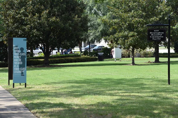 23 Temmuz 2017 'de Birmingham, Alabama' daki Kelly Ingram Parkı 'nda görüldü..