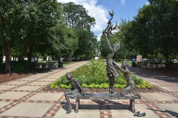 BIRMINGHAM, AL - 23 Temmuz 2017 'de Birmingham, Alabama' daki Kelly Ingram Park 'ta dört ruh heykeli.