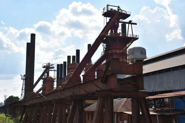 Birmingham, Al - Temmuz 24: Sloss fırınları Birmingham, Alabama, 24 Temmuz 2018 üzerinde görüldüğü gibi. Ulusal bir tarihi dönüm noktası olduğunu.