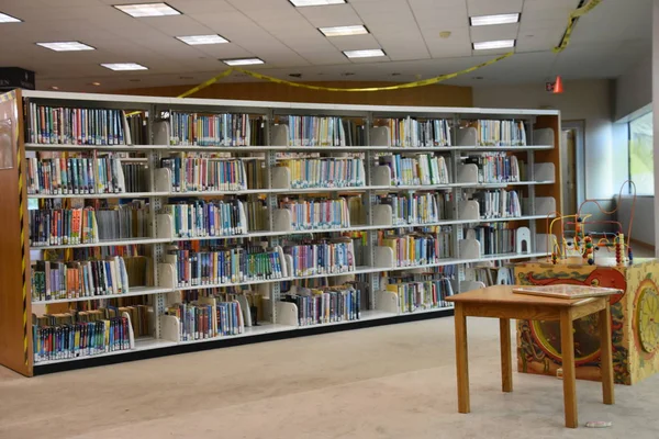 BIRMINGHAM, AL - 24 Temmuz 2017 'de Birmingham, Alabama' daki Halk Kütüphanesi.