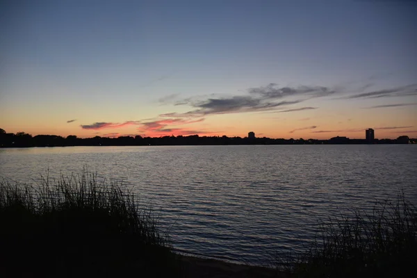 Minnesota 'daki Calhoun Gölü' nde gün batımı