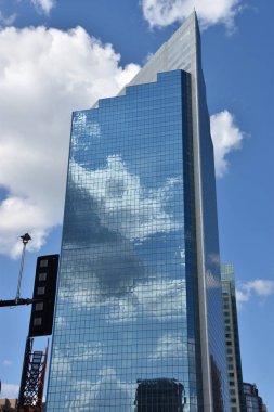 MINNESOTA, MINAPOLIS - 27 Temmuz 2017 'de Minnesota' nın şehir merkezindeki Campbell Mithun Tower 'da görüldü. Minneapolis, Minnesota eyaletinin en büyük şehridir..