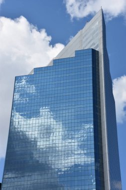 MINNESOTA, MINAPOLIS - 27 Temmuz 2017 'de Minnesota' nın şehir merkezindeki Campbell Mithun Tower 'da görüldü. Minneapolis, Minnesota eyaletinin en büyük şehridir..