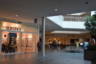 Bloomington, Minnesota - Tem 27: Mall of America Bloomington, Minnesota, 27 Temmuz 2017 üzerinde görüldüğü gibi. Leaseable alanı açısından en büyük ikinci alışveriş merkezi ve toplam kullanım alanı açısından Amerika Birleşik Devletleri'ndeki en büyük alışveriş merkezi olan.