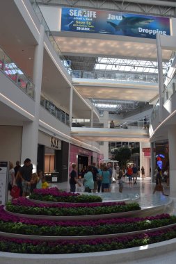 Bloomington, Minnesota - Tem 27: Mall of America Bloomington, Minnesota, 27 Temmuz 2017 üzerinde görüldüğü gibi. Leaseable alanı açısından en büyük ikinci alışveriş merkezi ve toplam kullanım alanı açısından Amerika Birleşik Devletleri'ndeki en büyük alışveriş merkezi olan.