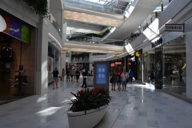 Bloomington, Minnesota - Tem 27: Mall of America Bloomington, Minnesota, 27 Temmuz 2017 üzerinde görüldüğü gibi. Leaseable alanı açısından en büyük ikinci alışveriş merkezi ve toplam kullanım alanı açısından Amerika Birleşik Devletleri'ndeki en büyük alışveriş merkezi olan.