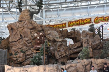 Bloomington, Minnesota - Tem 27: Geyik dağ macera golfte Mall of America Bloomington, Minnesota, üzerinde 27 Temmuz 2017. Onun leaseable alan ve toplam kullanım alanı açısından Amerika Birleşik Devletleri'ndeki en büyük alışveriş merkezi açısından en büyük ikinci alışveriş merkezi.