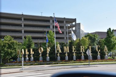 Bloomington, Minnesota - Tem 27: Mall of America Bloomington, Minnesota, 27 Temmuz 2017 üzerinde görüldüğü gibi. Leaseable alanı açısından en büyük ikinci alışveriş merkezi ve toplam kullanım alanı açısından Amerika Birleşik Devletleri'ndeki en büyük alışveriş merkezi olan.