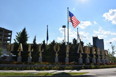 Bloomington, Minnesota - Tem 27: Mall of America Bloomington, Minnesota, 27 Temmuz 2017 üzerinde görüldüğü gibi. Leaseable alanı açısından en büyük ikinci alışveriş merkezi ve toplam kullanım alanı açısından Amerika Birleşik Devletleri'ndeki en büyük alışveriş merkezi olan.