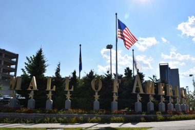 Bloomington, Minnesota - Tem 27: Mall of America Bloomington, Minnesota, 27 Temmuz 2017 üzerinde görüldüğü gibi. Leaseable alanı açısından en büyük ikinci alışveriş merkezi ve toplam kullanım alanı açısından Amerika Birleşik Devletleri'ndeki en büyük alışveriş merkezi olan.