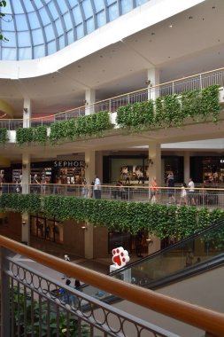 Bloomington, Minnesota - Tem 27: Mall of America Bloomington, Minnesota, 27 Temmuz 2017 üzerinde görüldüğü gibi. Leaseable alanı açısından en büyük ikinci alışveriş merkezi ve toplam kullanım alanı açısından Amerika Birleşik Devletleri'ndeki en büyük alışveriş merkezi olan.