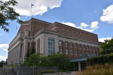 Minneapolis, Minnesota - Tem 28: Cyrus Northrop Memorial Auditorium 28 Temmuz 2017 üzerinde görüldüğü gibi Minnesota Üniversitesi, at. Minnesota Üniversitesi Minneapolis ve St Paul ve altıncı en büyük Üniversitesi ABD'de bir üniversitedir.