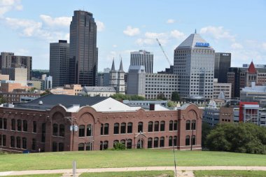 St Paul, Minnesota - Temmuz 29: Skyline St. Paulus Minnesota, 29 Temmuz 2017 üzerinde görüldüğü gibi. Bu ikinci en kalabalık şehri ABD'nin Minnesota eyaletinde başkentidir.