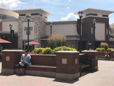 EAGAN, MN - 30 Temmuz 2017 'de görüldüğü gibi, Eagan, Minnesota' daki Twin Cities Premium Outlets.