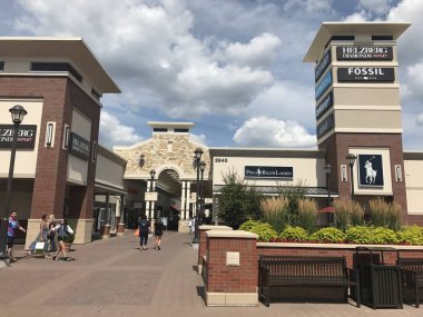 EAGAN, MN - 30 Temmuz 2017 'de görüldüğü gibi, Eagan, Minnesota' daki Twin Cities Premium Outlets.