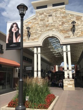 EAGAN, MN - 30 Temmuz 2017 'de görüldüğü gibi, Eagan, Minnesota' daki Twin Cities Premium Outlets.