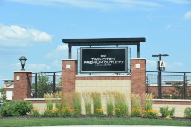 EAGAN, MN - 30 Temmuz 2017 'de görüldüğü gibi, Eagan, Minnesota' daki Twin Cities Premium Outlets.