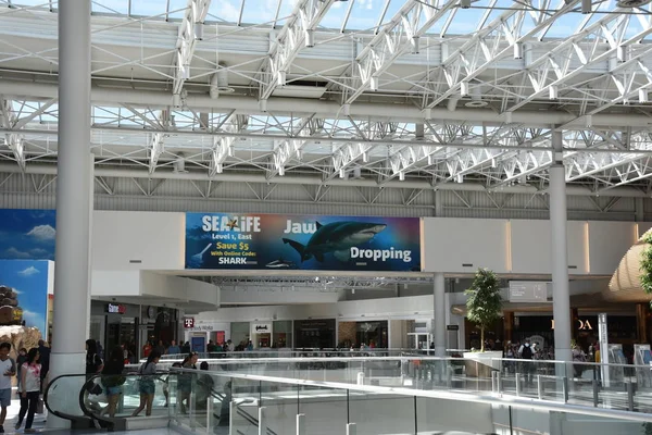 Bloomington, Minnesota - Tem 27: Mall of America Bloomington, Minnesota, 27 Temmuz 2017 üzerinde görüldüğü gibi. Leaseable alanı açısından en büyük ikinci alışveriş merkezi ve toplam kullanım alanı açısından Amerika Birleşik Devletleri'ndeki en büyük alışveriş merkezi olan.