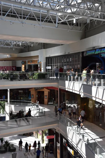 Bloomington, Minnesota - Tem 27: Mall of America Bloomington, Minnesota, 27 Temmuz 2017 üzerinde görüldüğü gibi. Leaseable alanı açısından en büyük ikinci alışveriş merkezi ve toplam kullanım alanı açısından Amerika Birleşik Devletleri'ndeki en büyük alışveriş merkezi olan.