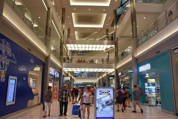 Bloomington, Minnesota - Tem 27: Mall of America Bloomington, Minnesota, 27 Temmuz 2017 üzerinde görüldüğü gibi. Leaseable alanı açısından en büyük ikinci alışveriş merkezi ve toplam kullanım alanı açısından Amerika Birleşik Devletleri'ndeki en büyük alışveriş merkezi olan.