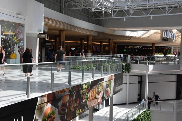 Bloomington, Minnesota - Tem 27: Mall of America Bloomington, Minnesota, 27 Temmuz 2017 üzerinde görüldüğü gibi. Leaseable alanı açısından en büyük ikinci alışveriş merkezi ve toplam kullanım alanı açısından Amerika Birleşik Devletleri'ndeki en büyük alışveriş merkezi olan.