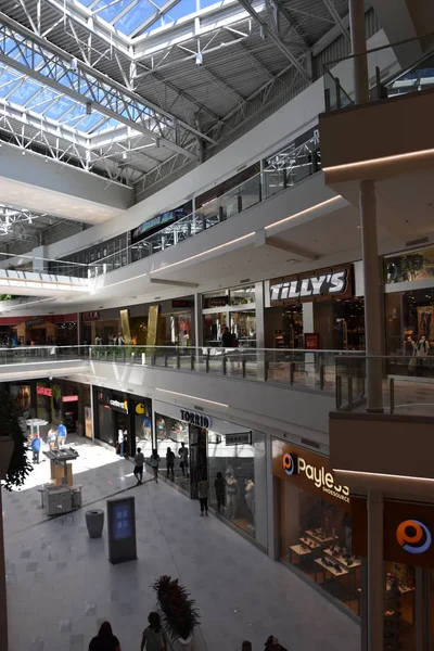 Bloomington, Minnesota - Tem 27: Mall of America Bloomington, Minnesota, 27 Temmuz 2017 üzerinde görüldüğü gibi. Leaseable alanı açısından en büyük ikinci alışveriş merkezi ve toplam kullanım alanı açısından Amerika Birleşik Devletleri'ndeki en büyük alışveriş merkezi olan.