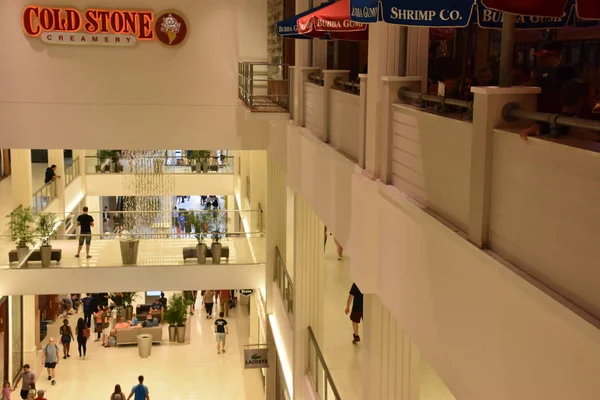 Bloomington, Minnesota - Tem 27: Mall of America Bloomington, Minnesota, 27 Temmuz 2017 üzerinde görüldüğü gibi. Leaseable alanı açısından en büyük ikinci alışveriş merkezi ve toplam kullanım alanı açısından Amerika Birleşik Devletleri'ndeki en büyük alışveriş merkezi olan.