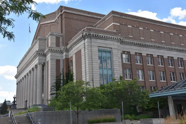 Minneapolis, Minnesota - Tem 28: Cyrus Northrop Memorial Auditorium 28 Temmuz 2017 üzerinde görüldüğü gibi Minnesota Üniversitesi, at. Minnesota Üniversitesi Minneapolis ve St Paul ve altıncı en büyük Üniversitesi ABD'de bir üniversitedir.