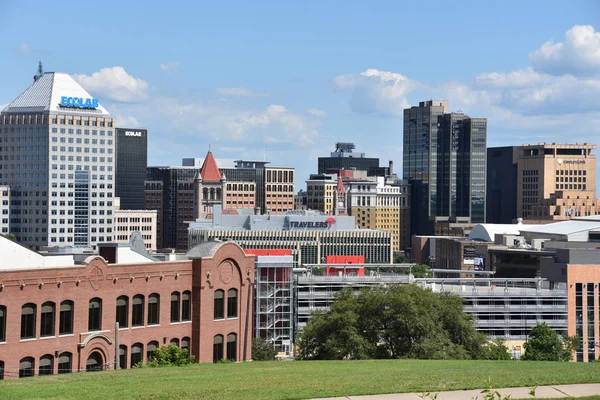 St Paul, Minnesota - Temmuz 29: Skyline St. Paulus Minnesota, 29 Temmuz 2017 üzerinde görüldüğü gibi. Bu ikinci en kalabalık şehri ABD'nin Minnesota eyaletinde başkentidir.