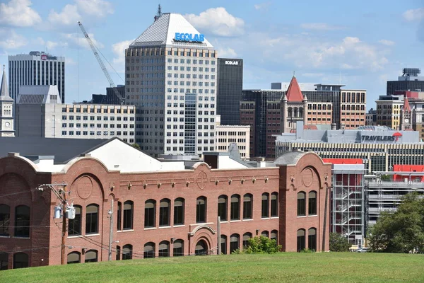 St Paul, Minnesota - Temmuz 29: Skyline St. Paulus Minnesota, 29 Temmuz 2017 üzerinde görüldüğü gibi. Bu ikinci en kalabalık şehri ABD'nin Minnesota eyaletinde başkentidir.
