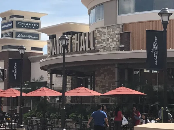 EAGAN, MN - 30 Temmuz 2017 'de görüldüğü gibi, Eagan, Minnesota' daki Twin Cities Premium Outlets.