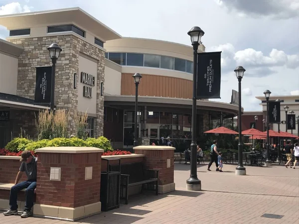 EAGAN, MN - 30 Temmuz 2017 'de görüldüğü gibi, Eagan, Minnesota' daki Twin Cities Premium Outlets.