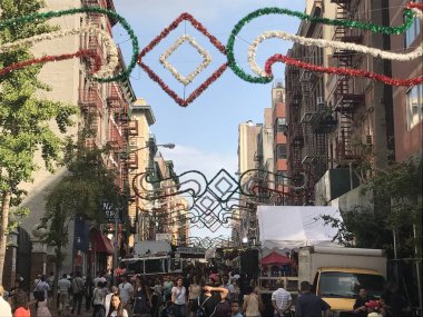 New York, Ny - Eylül 16: Bayram, San Gennaro New York City, Eylül 16, 2017 görüldüğü gibi küçük İtalya. Bu Bayramı 91 yıl oldu.