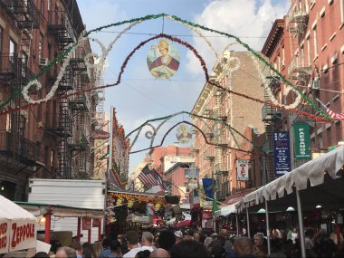 New York, Ny - Eylül 16: Bayram, San Gennaro New York City, Eylül 16, 2017 görüldüğü gibi küçük İtalya. Bu Bayramı 91 yıl oldu.