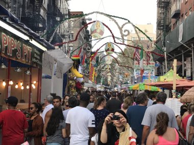 New York, Ny - Eylül 16: Bayram, San Gennaro New York City, Eylül 16, 2017 görüldüğü gibi küçük İtalya. Bu Bayramı 91 yıl oldu.