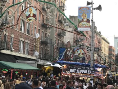 New York, Ny - Eylül 16: Bayram, San Gennaro New York City, Eylül 16, 2017 görüldüğü gibi küçük İtalya. Bu Bayramı 91 yıl oldu.
