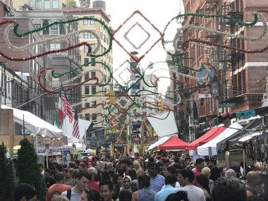 New York, Ny - Eylül 16: Bayram, San Gennaro New York City, Eylül 16, 2017 görüldüğü gibi küçük İtalya. Bu Bayramı 91 yıl oldu.