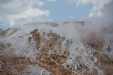 Yellowstone Milli Parkı, mamut sıcak yaylar