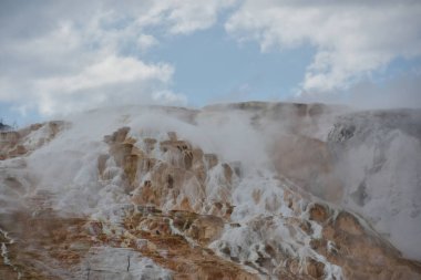 Yellowstone Milli Parkı, mamut sıcak yaylar
